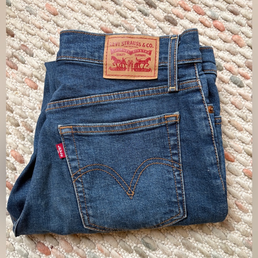 Levi's Blue Denim Jeans- Wedgie Straight Size 28